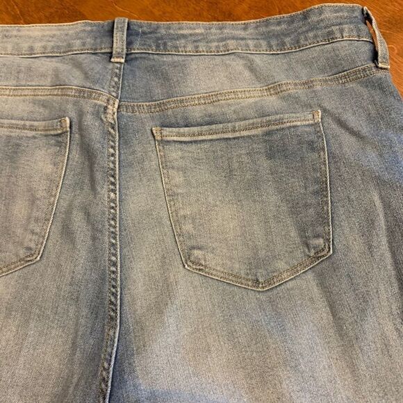 True Craft Light Blue Wash Distressed Skinny Jeans Sz 22W - Picture 3 of 7